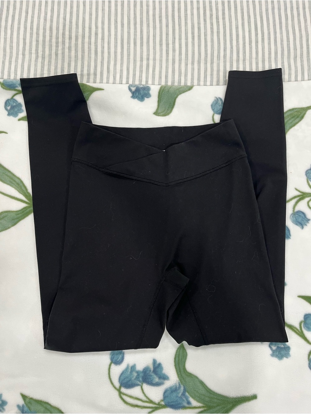 437 The V-Legging